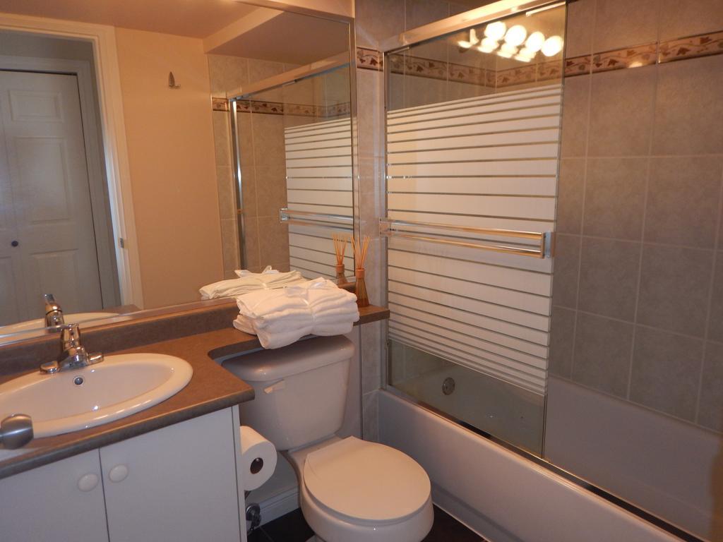 Clean And Quiet 2 Bdr 2 Bthr Private Entrance Entire Guests Suite Near Coquitlam Center Mall And Skytrain Room photo